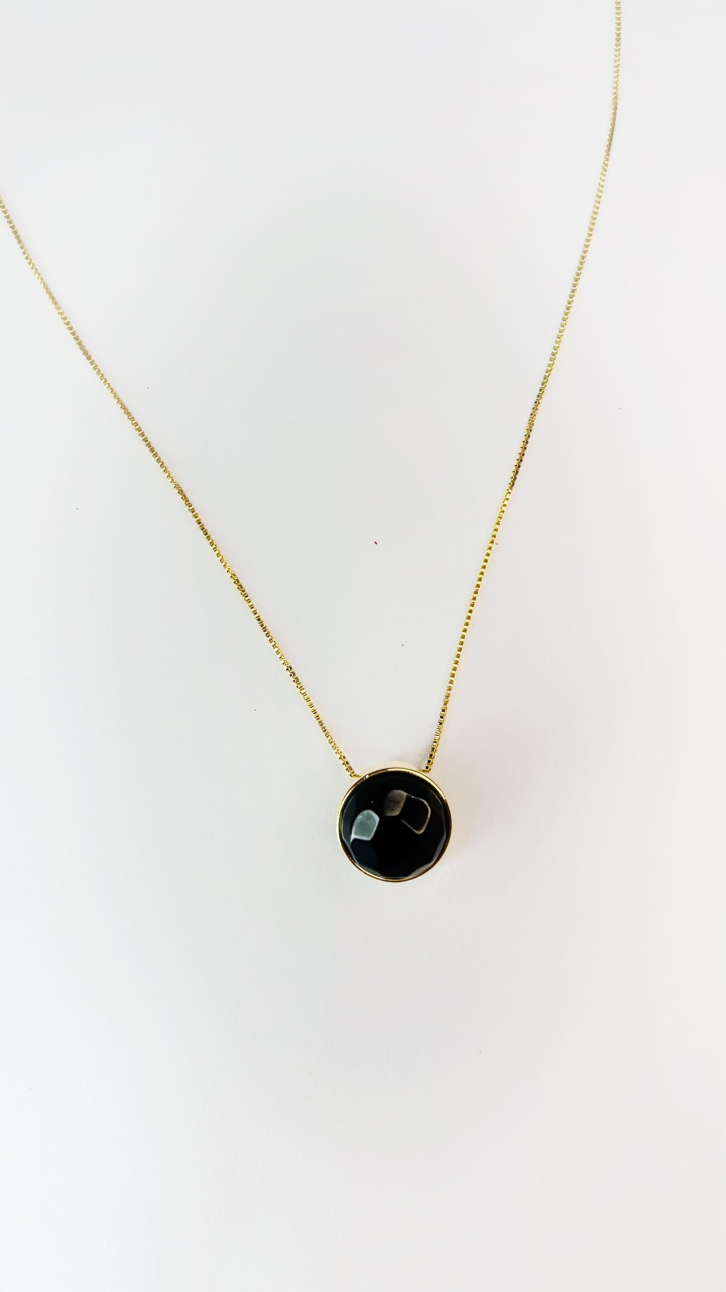 Colar com Pingente de Ônix Natural Folheado a Ouro 18k