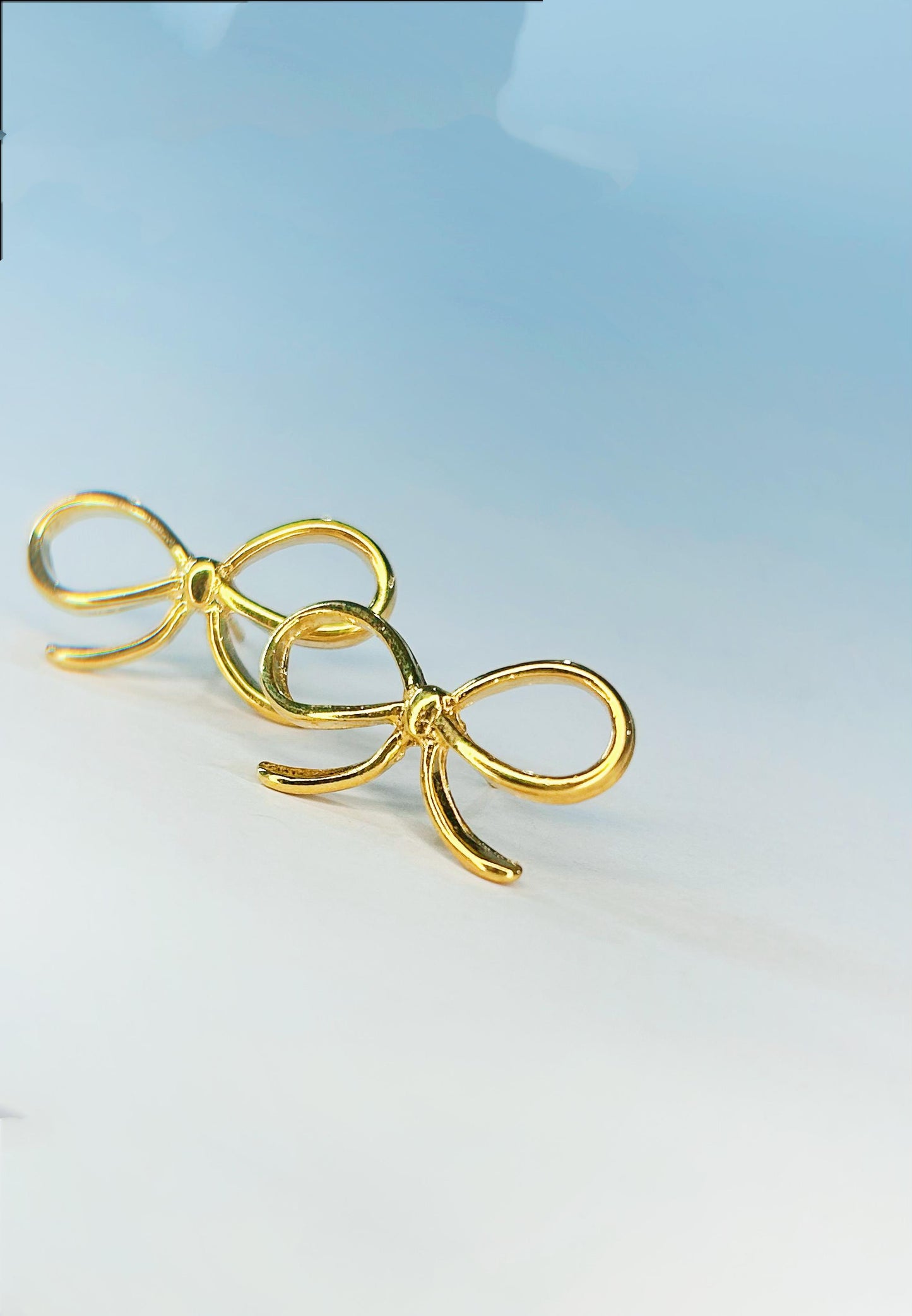 Brinco Laço Folheado a Ouro 18k — Elegância e Charme em Cada Detalhe