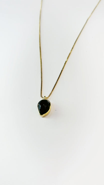Colar Gota com Ônix Natural Folheado a Ouro 18k